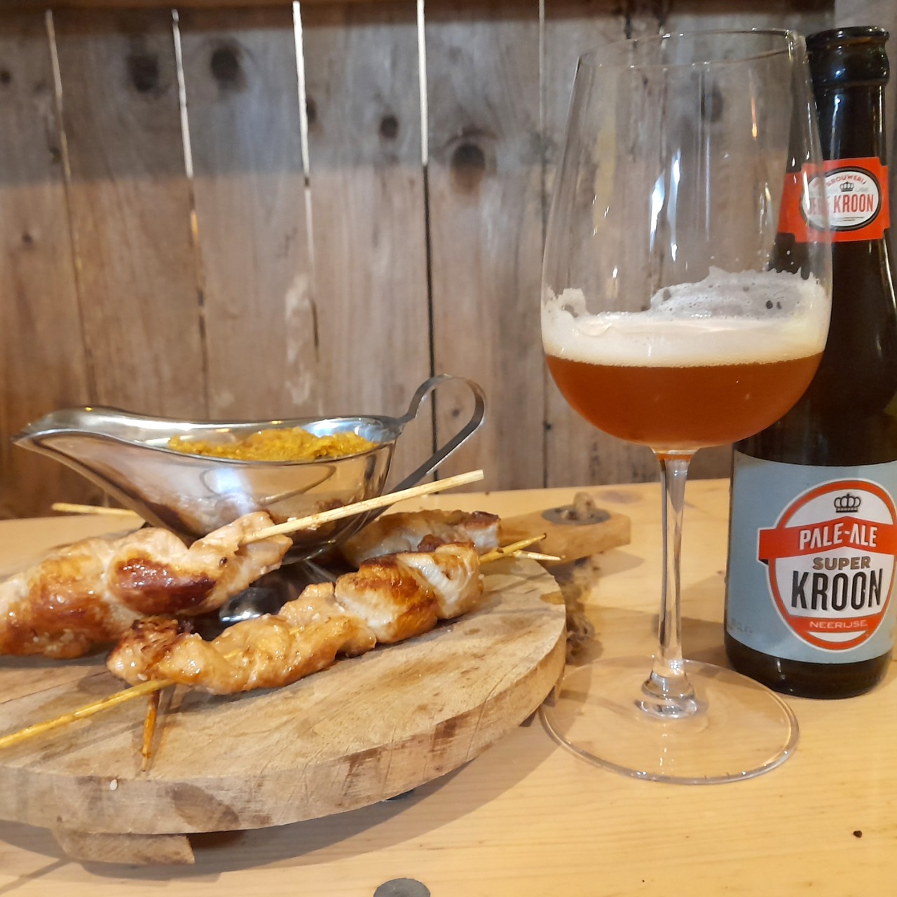 Kippensaté met Pindasaus met Superkroon